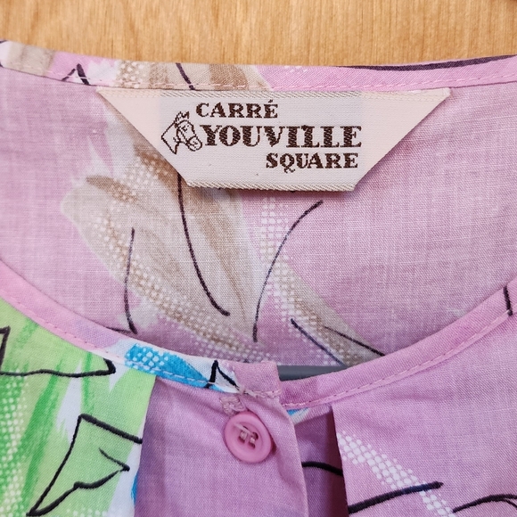Carre Youville square retro shirt - Picture 5 of 6